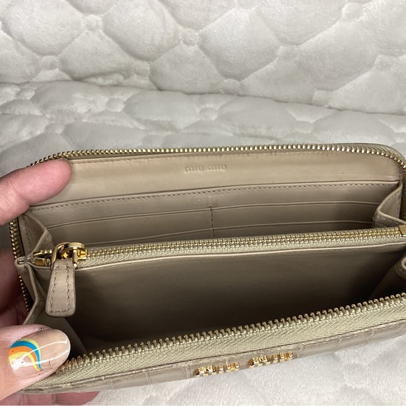 Miu Miu zip around long wallet in croc embossed tan leather - Picture 9 of 9
